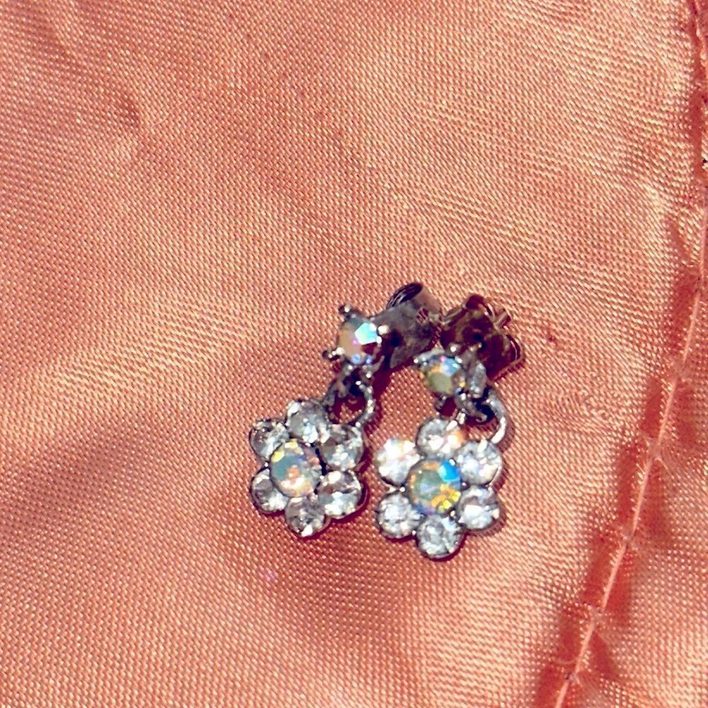 Vintage‎ silver & rhinestone flower shaped drop post earrings